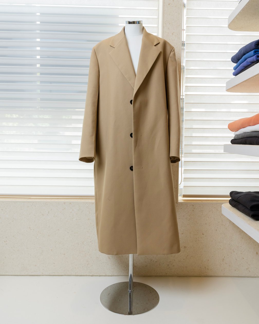 JIL SANDER ベージュで比翼仕立てのロングコート