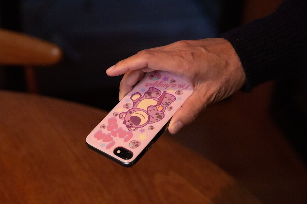 ロッツォ?ハグベアのスマートフォン