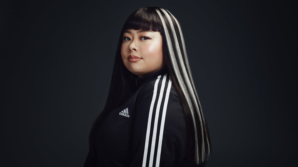 黒いジャージを着た渡辺直美