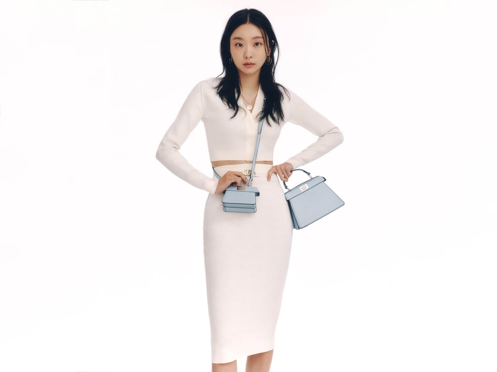 女性