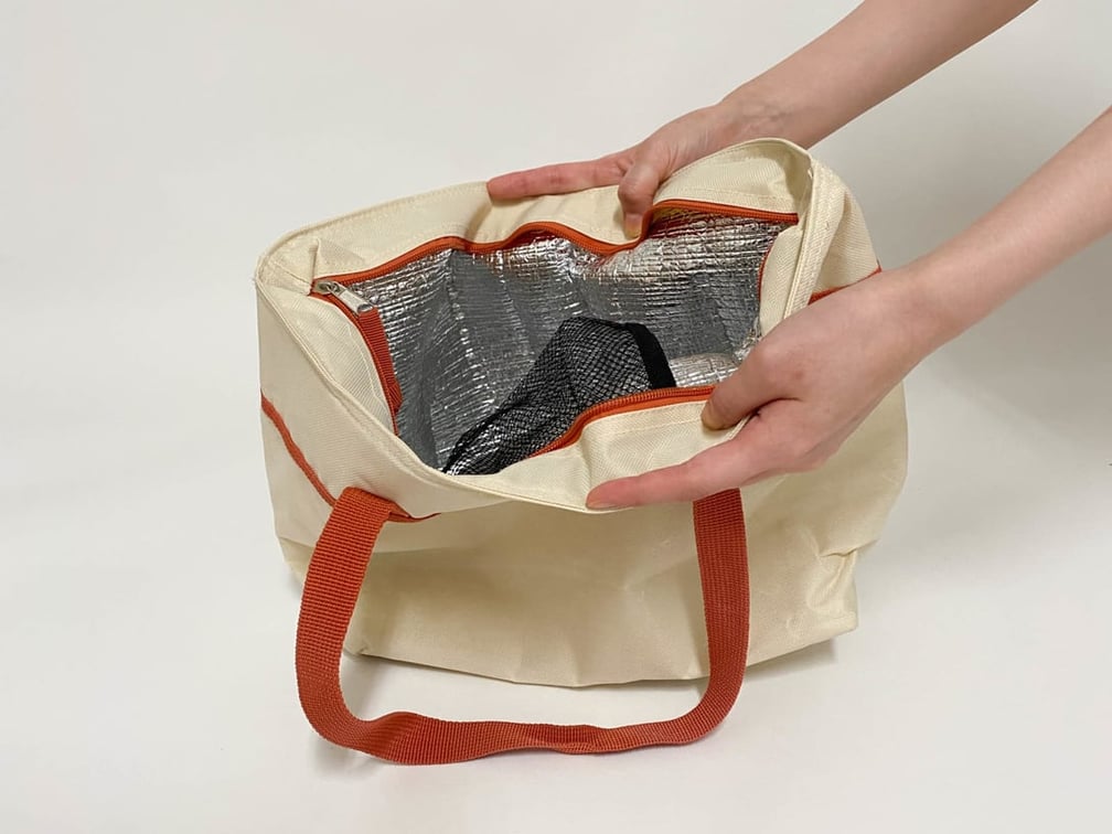 生成色の保冷バッグ