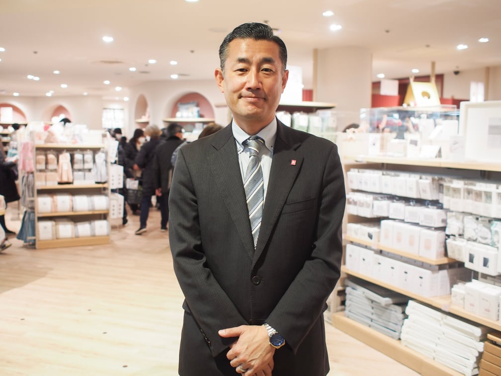 ダイソーが百貨店に進出、出店の狙いは?