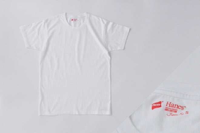 白い無地のTシャツ