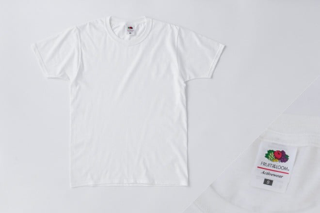 白い無地のTシャツ