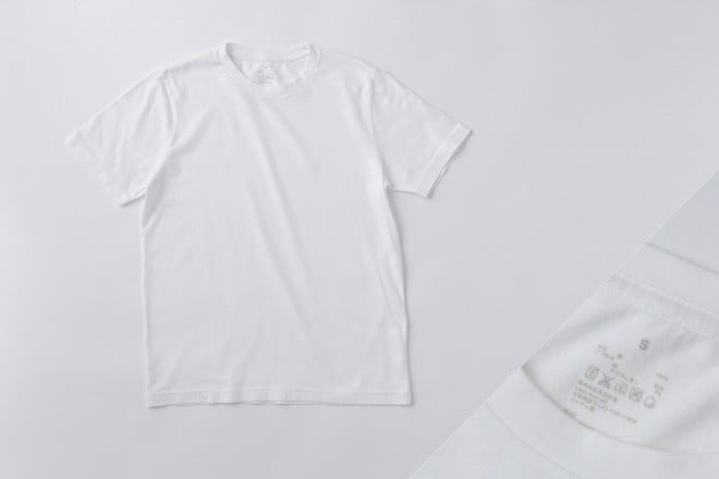 白い無地のTシャツ