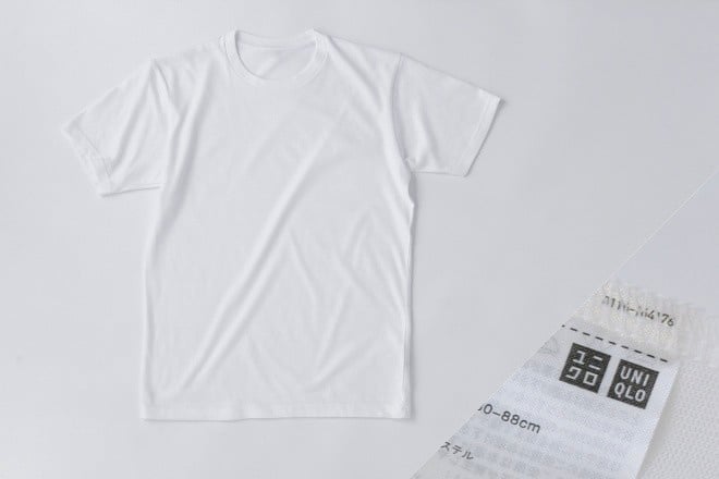 白い無地のTシャツ