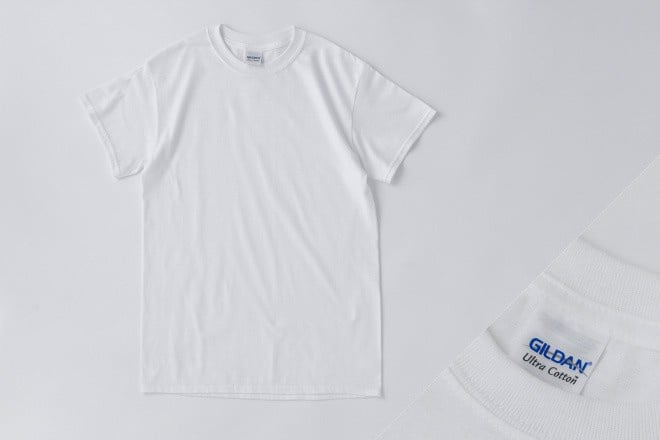 白い無地のTシャツ