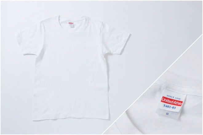 白い無地のTシャツ