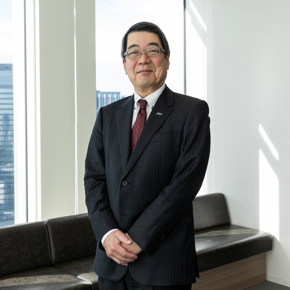 スーツを着た男性
