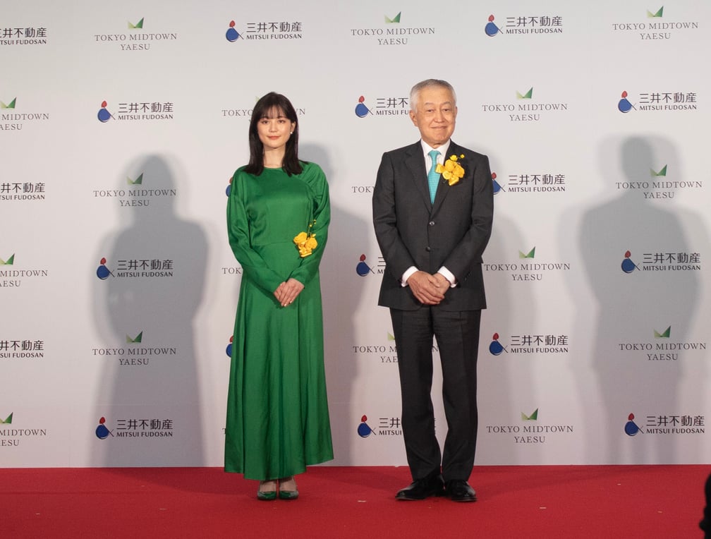 女優の生田絵梨花と三井不動産の菰田正信代表取締役社長