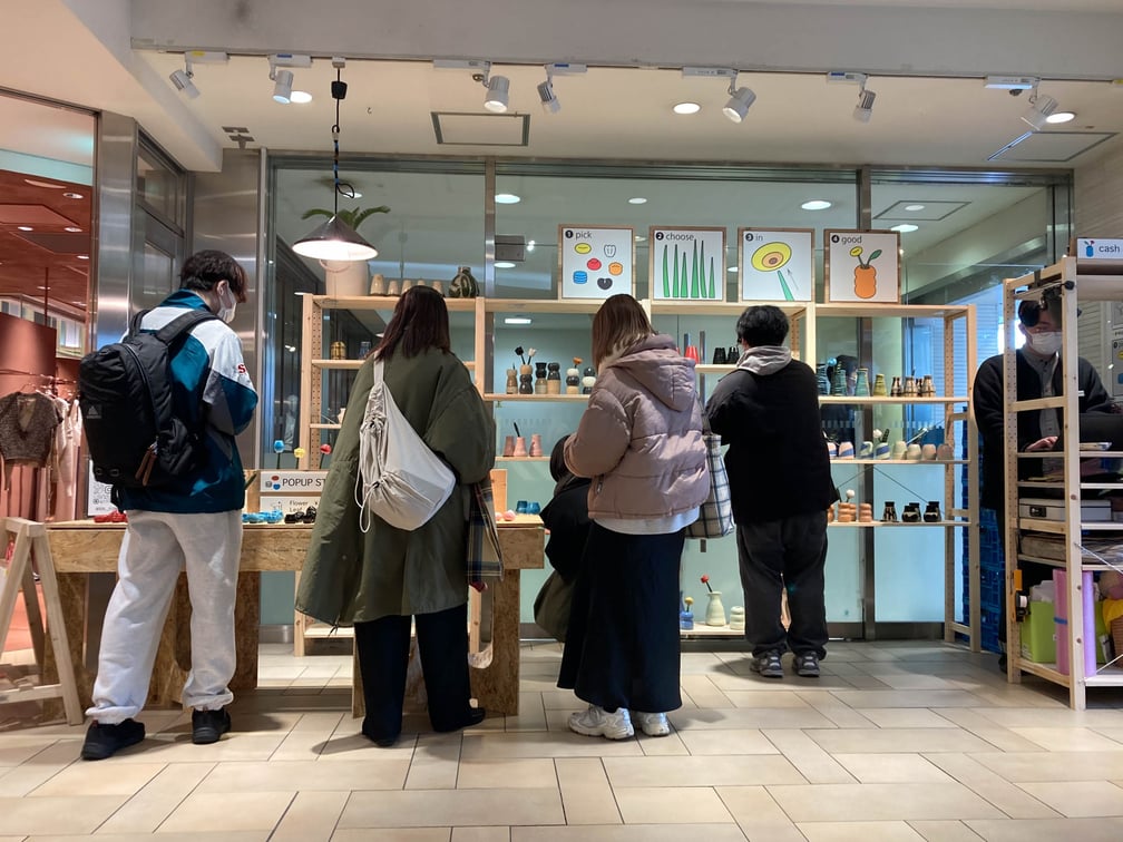 ポップアップに来場する人