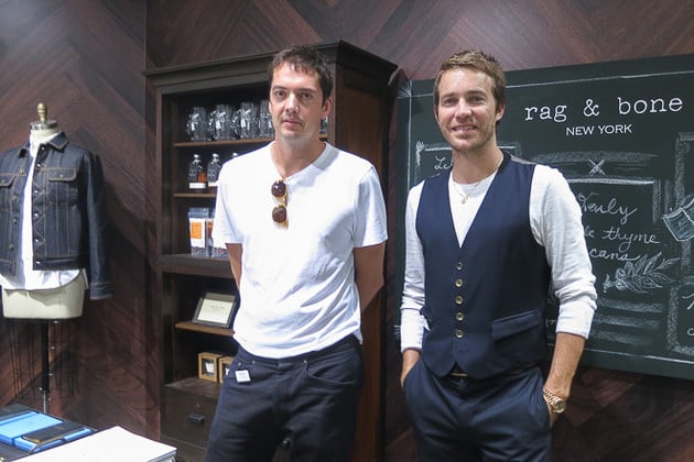 (左から)Marcus WainwrightとDavid Neville(2013年撮影)
