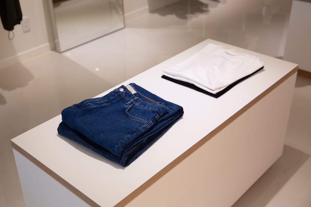 デニムとTシャツ
