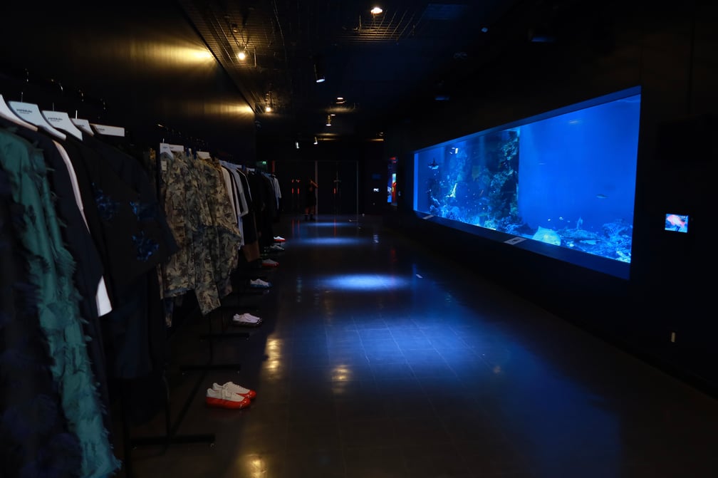 ヨシオクボが2024年春夏コレクション発表