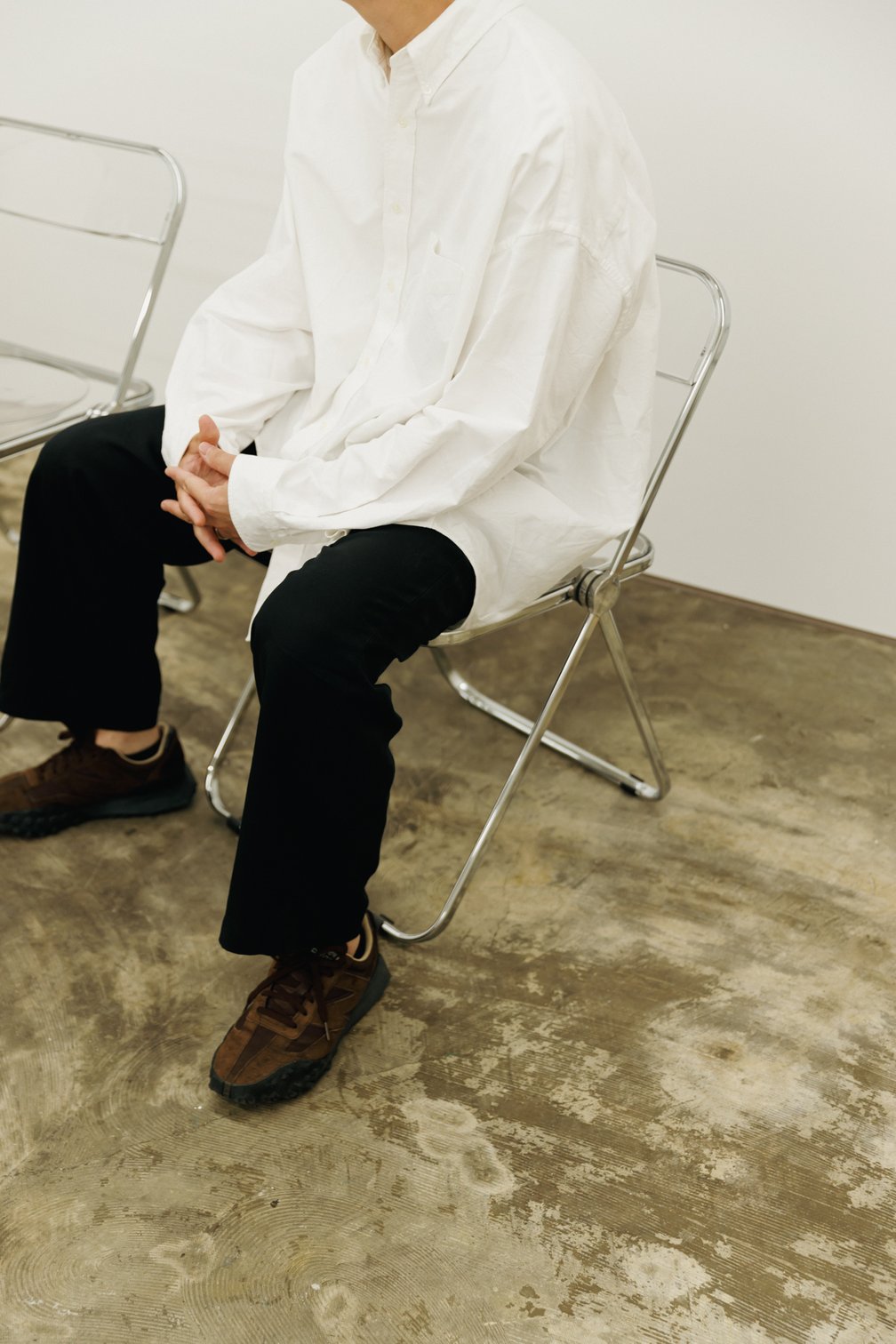話す男性モデル