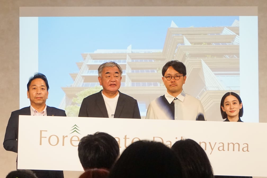 男女4人
