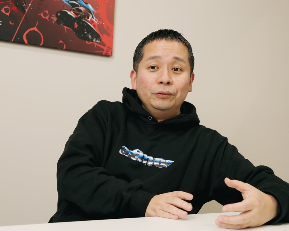 アトモスのディレクター小島奉文
