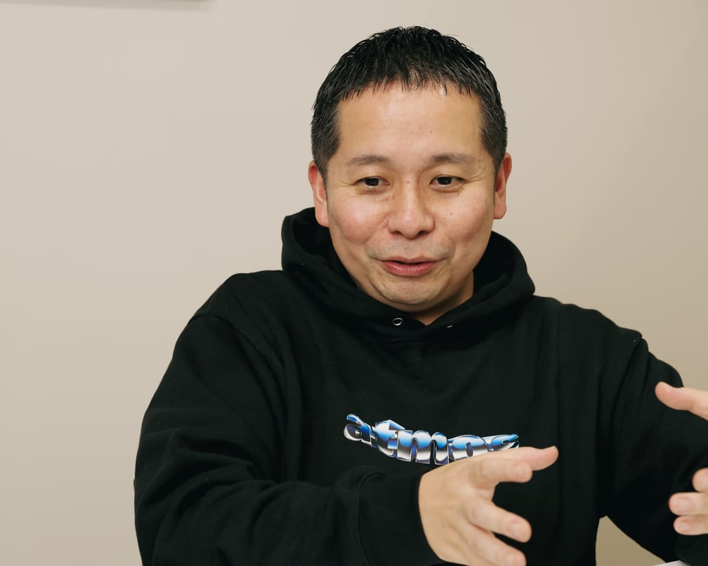 アトモスのディレクター小島奉文