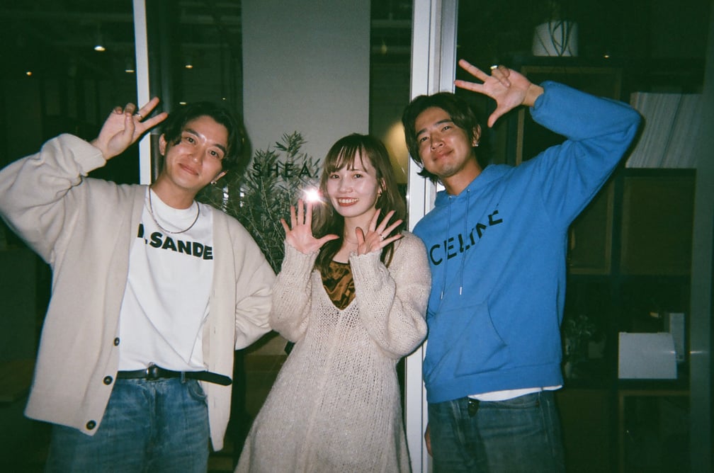 男性2人と女性1人