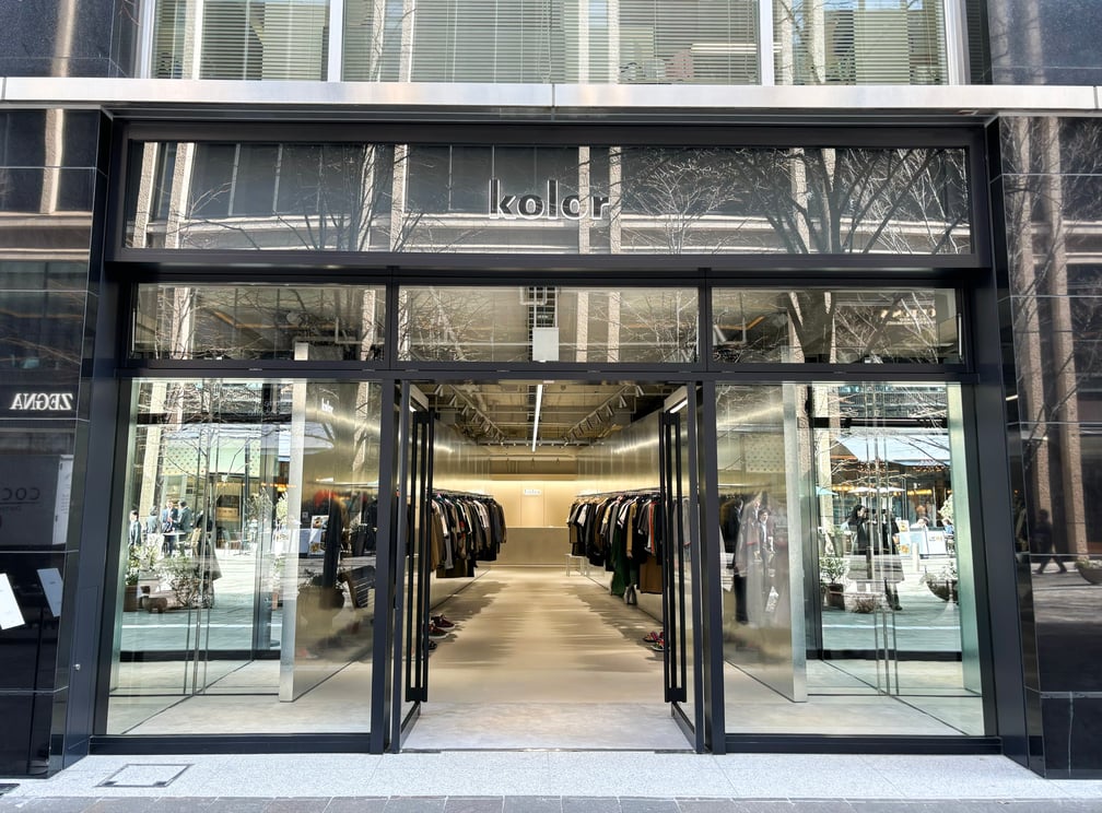 カラーが約15年ぶりの路面店「kolor 丸の内」をオープン