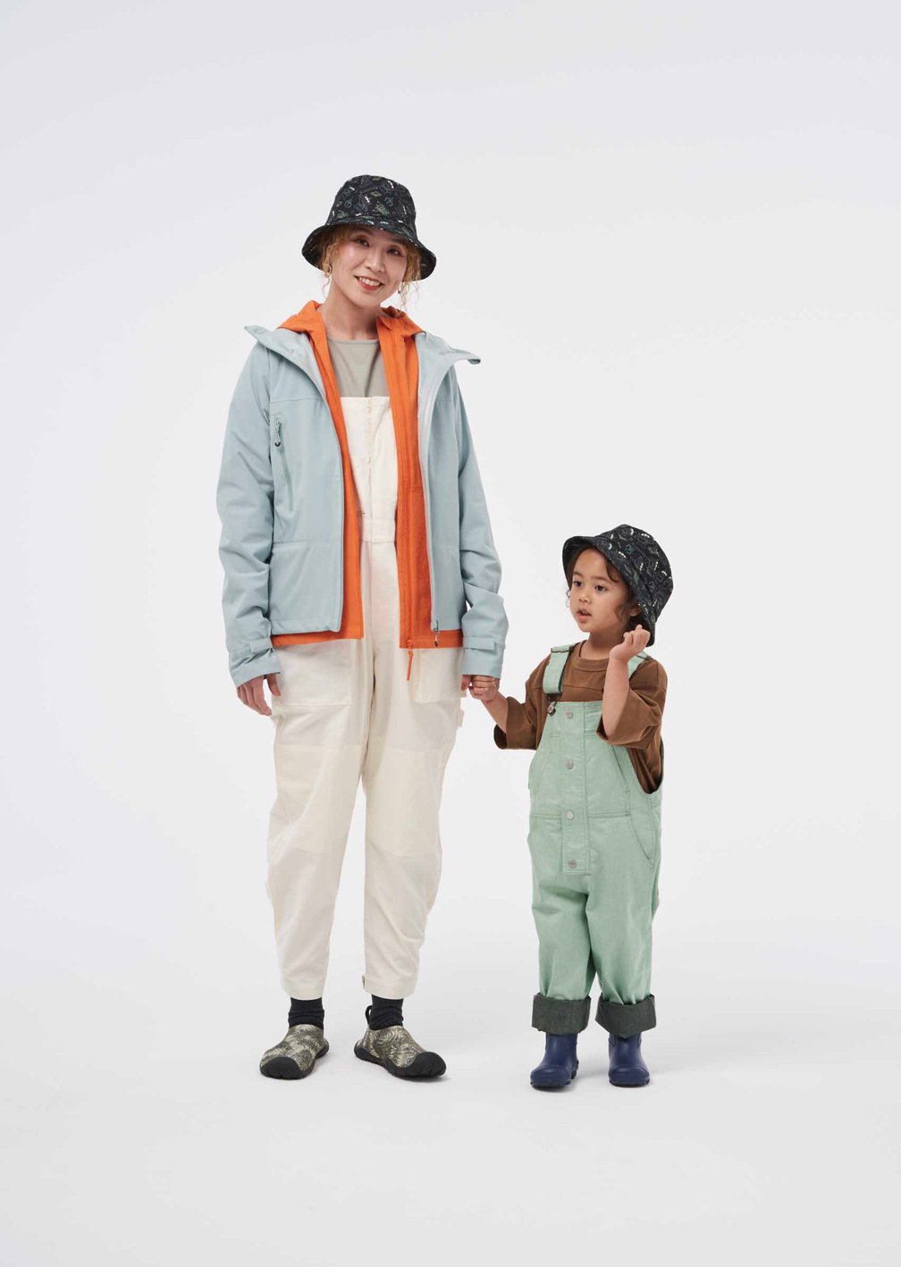 ワークマンキッズと#ワークマン女子の服を着たモデルの画像