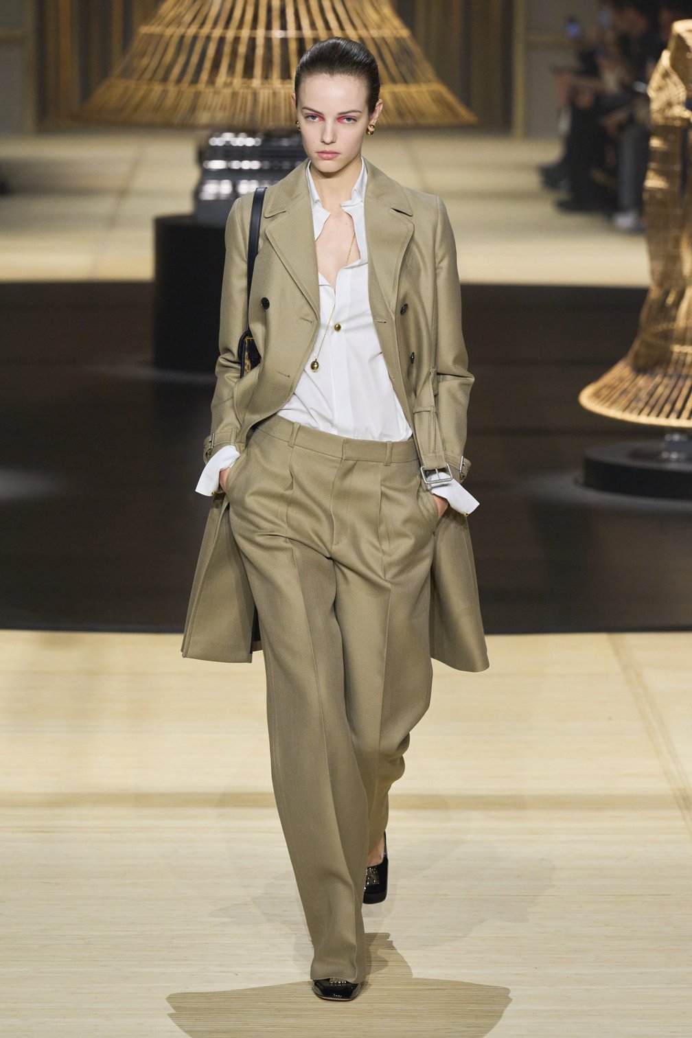 Yahoo!オークション - 2008年Diorパリコレのお洋服を着た