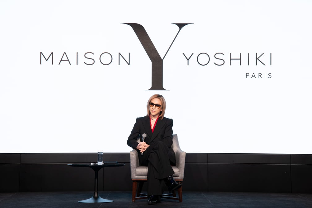 東京での記者会見の様子