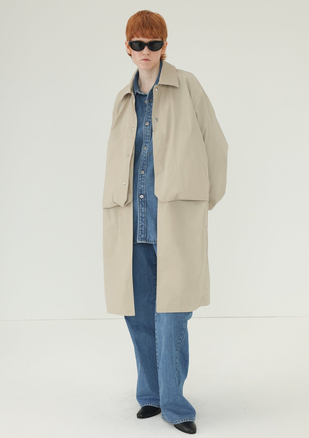 NTNの洋服を着た女性モデル