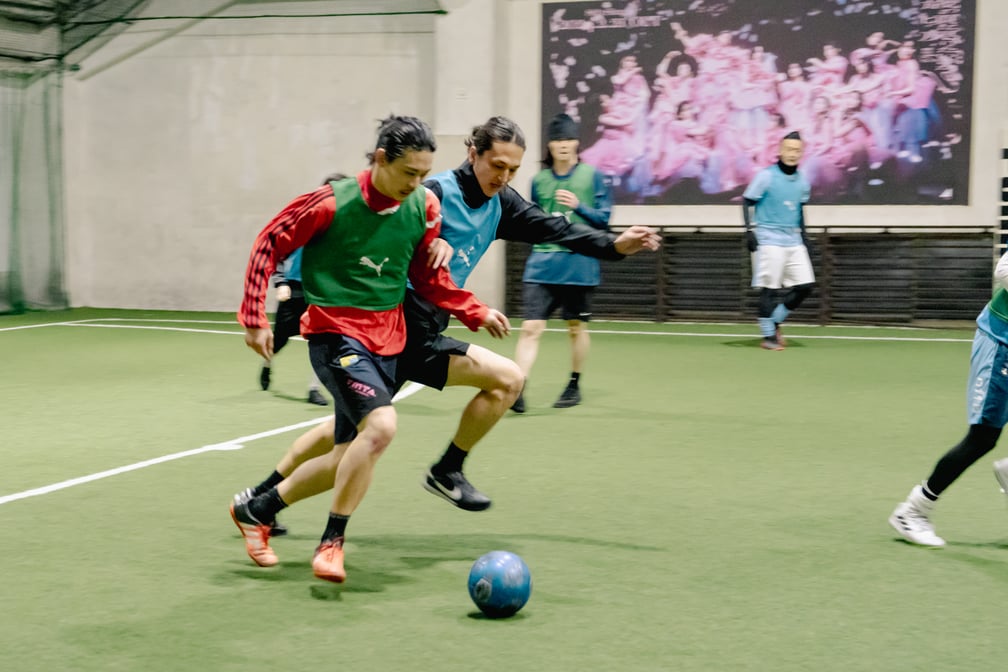 フットサルをしている様子