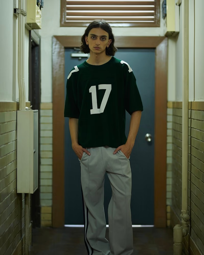 アンスクリアのフットボールTシャツ