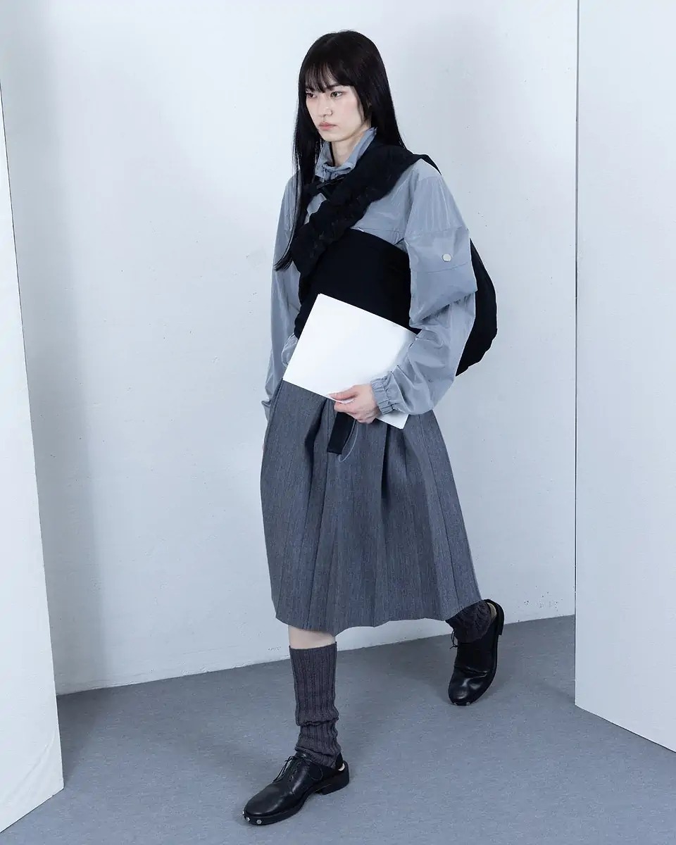 イレニサのフライフロントショートスリーブシャツ