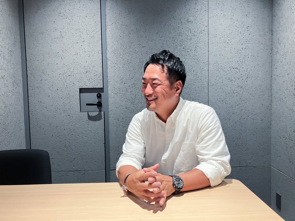 インタビューに答える井筒さん
