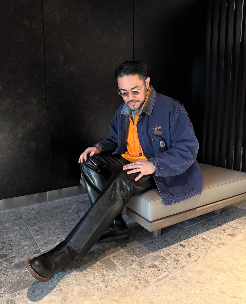 パタゴニア パフボールベストを着る男性