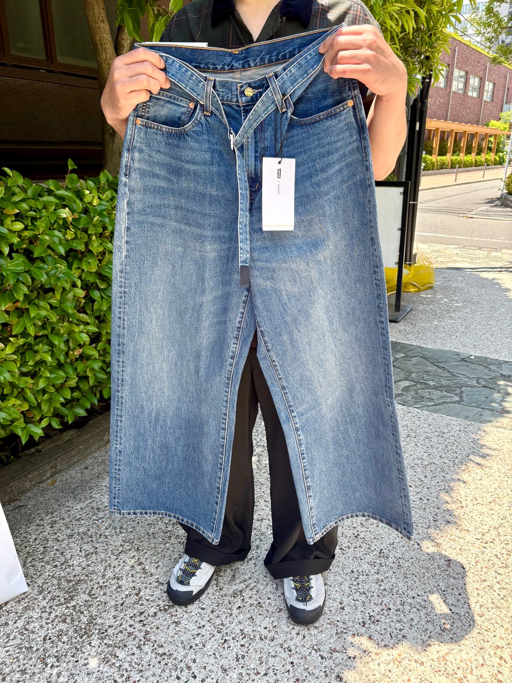 サカイ×リーバイス パンツの写真