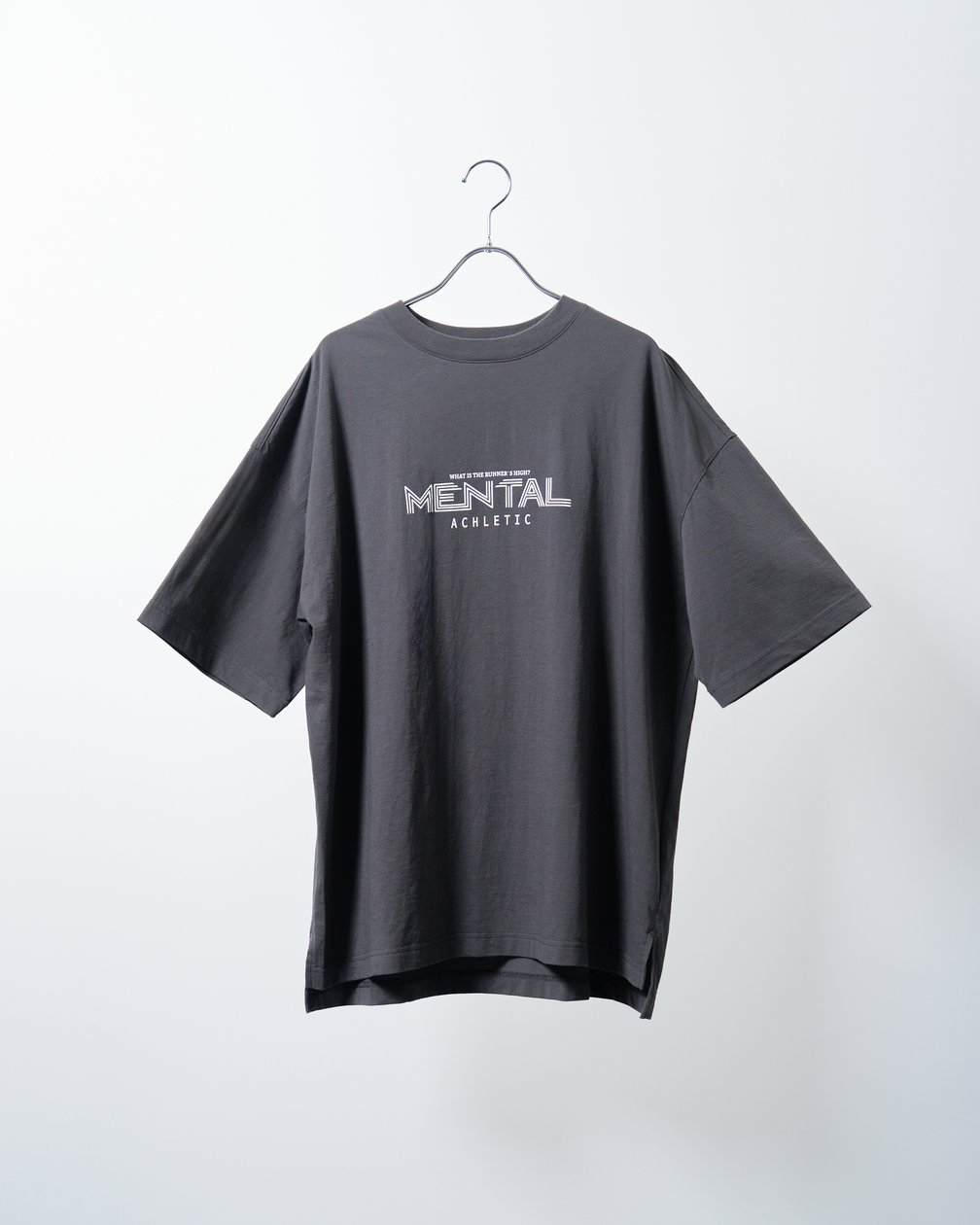 アンスクリアのTシャツ