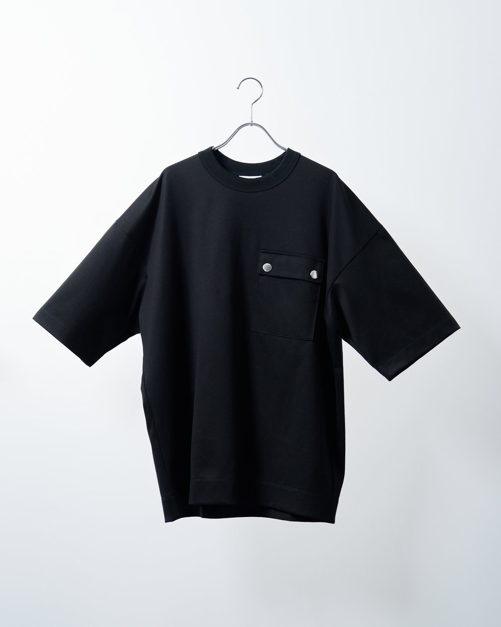 チノのTシャツ