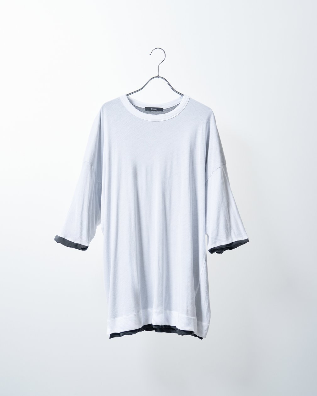 チノのTシャツ