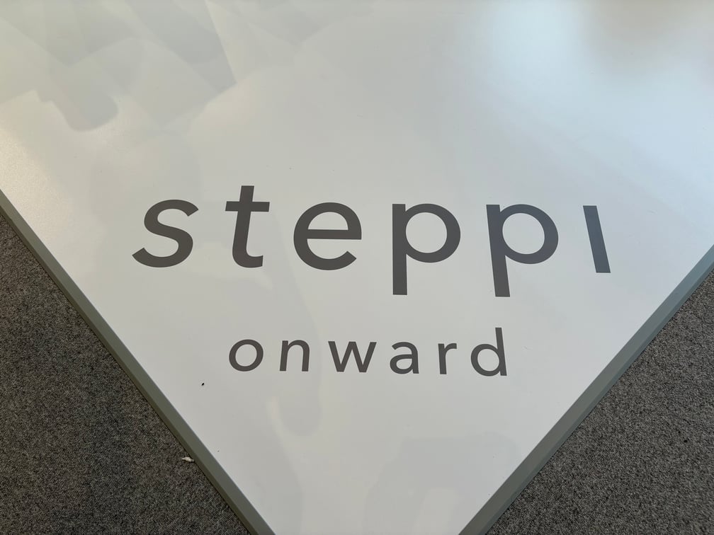 steppi onward ロゴ
