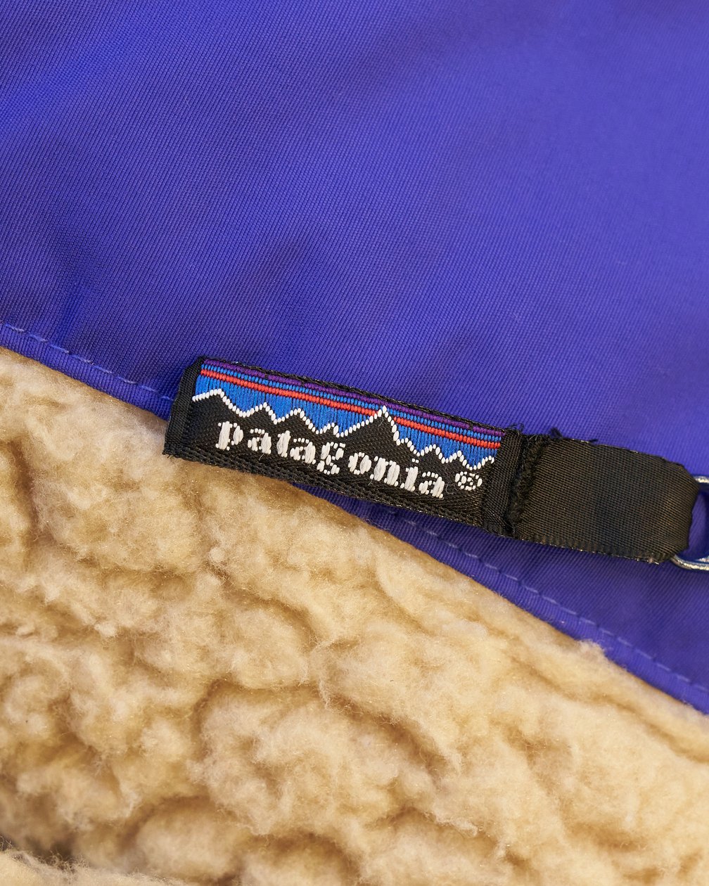 パタゴニアのファスナーに付いているブランドタグ