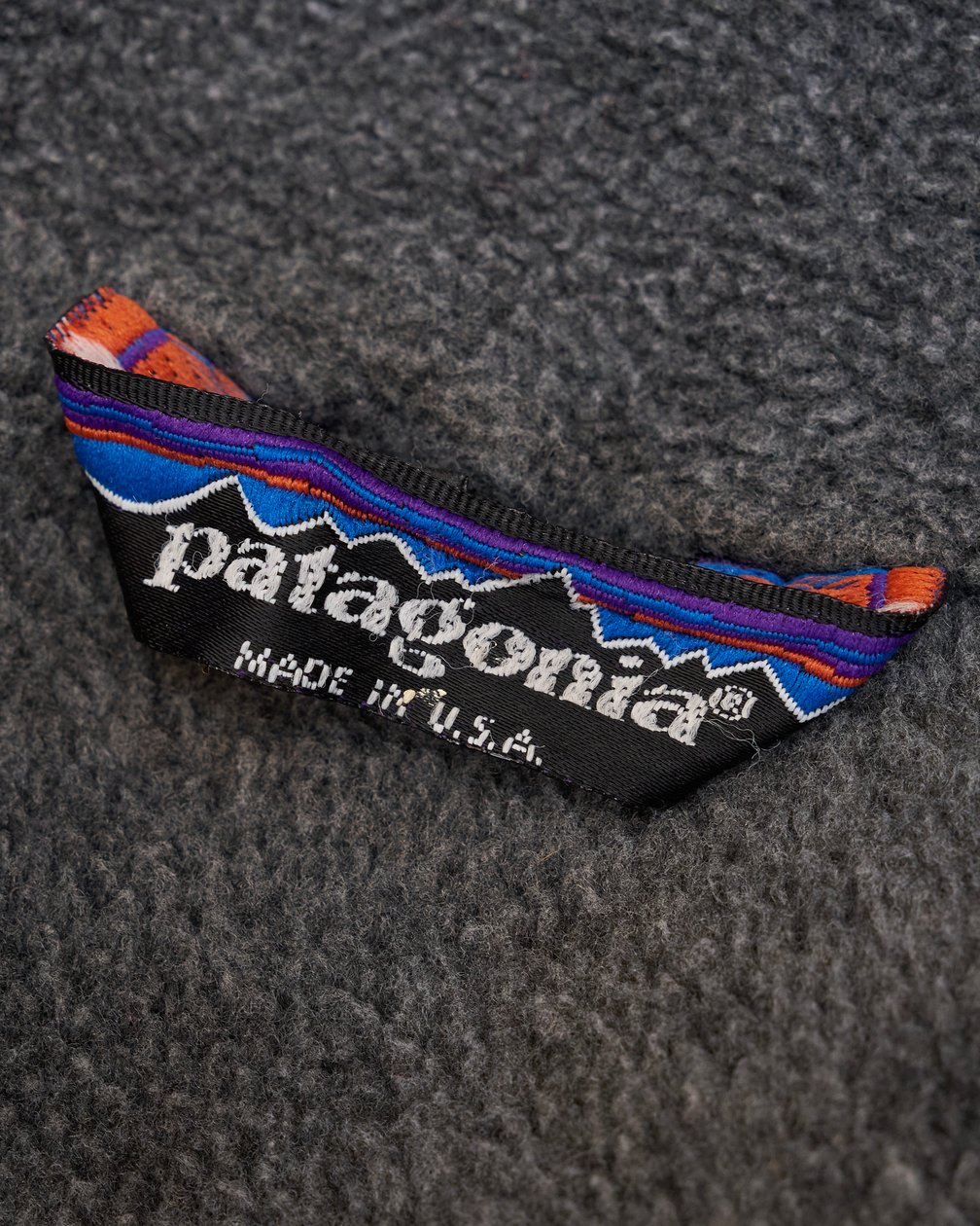 パタゴニアの製品の内側に付いている三角タグ