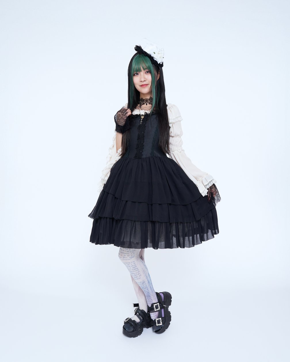 ロリータファッションを着た女性