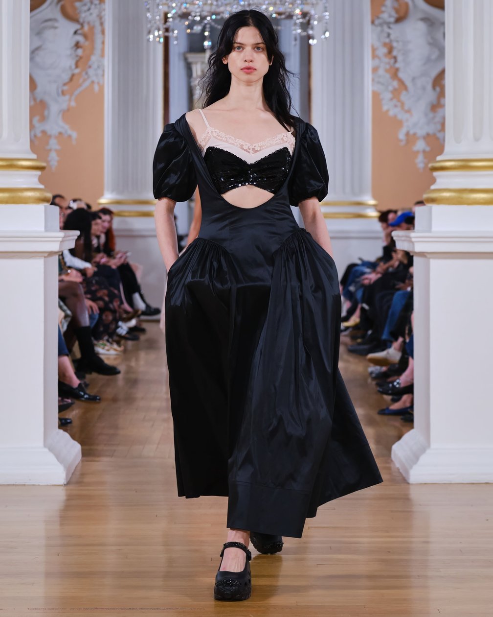 「シモーン・ロシャ」の2026年春夏コレクション