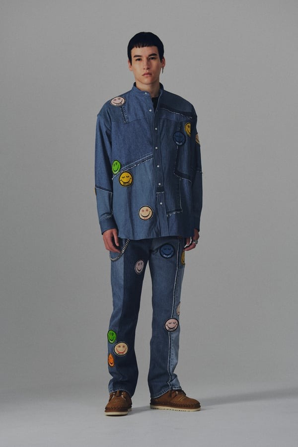 チルドレンオブザディスコーダンスの服を着た男性モデル