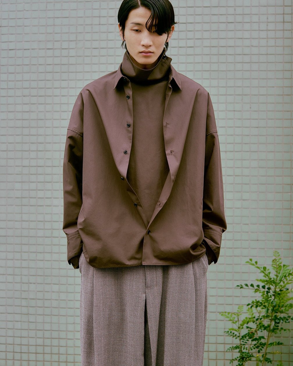 ノノットの洋服を着たモデル