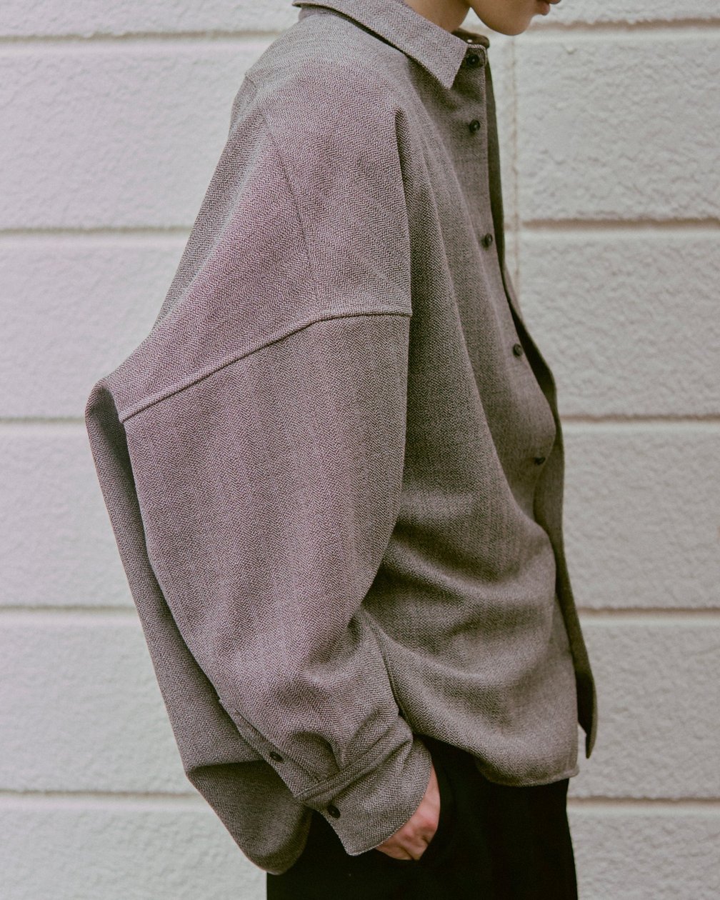 ノノットの洋服を着たモデル