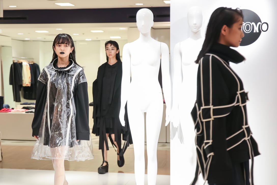 フィナーレの様子 Image by FASHIONSNAP