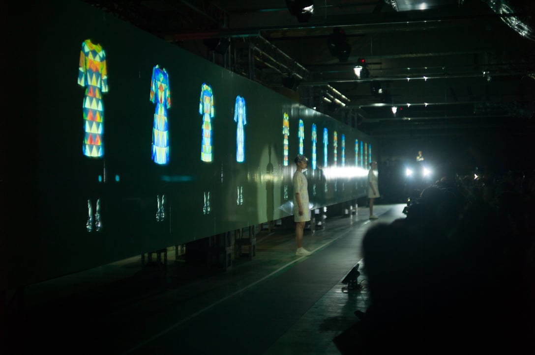 アンリアレイジ「A LIGHT UN LIGHT COLLECTION」 Image by FASHIONSNAP