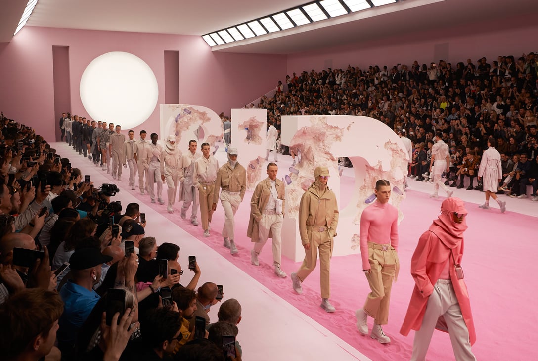 ディオール メンズ2020年サマーコレクションのフィナーレ Image by (c)ADRIEN DIRAND