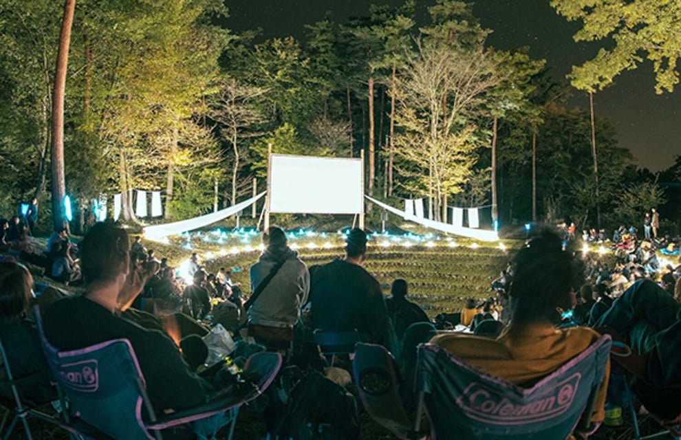 オールナイトで楽しむ野外映画フェス「夜空と交差する森の映画祭2019」が静岡・沼津で開催