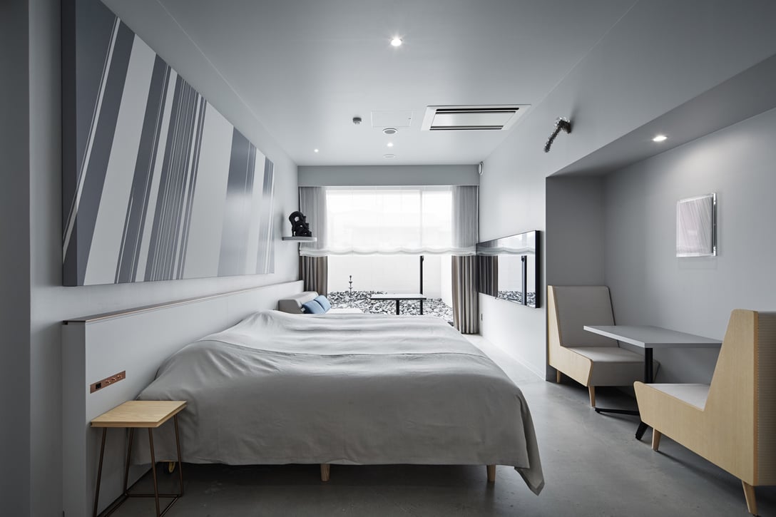 名和晃平がデザインを手掛けた「ホテル アンテルーム 京都」の客室